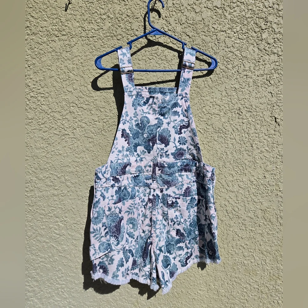 NWT Anthropologie Pilcro Cutoff Blue White Floral Dungarees Overall Cut Offs - Picture 4 of 5